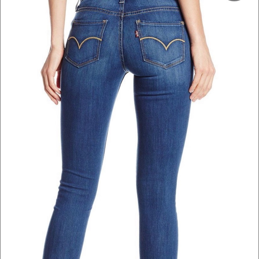 Women’s 535 Levi’s size 7 FREE SHIPPING!